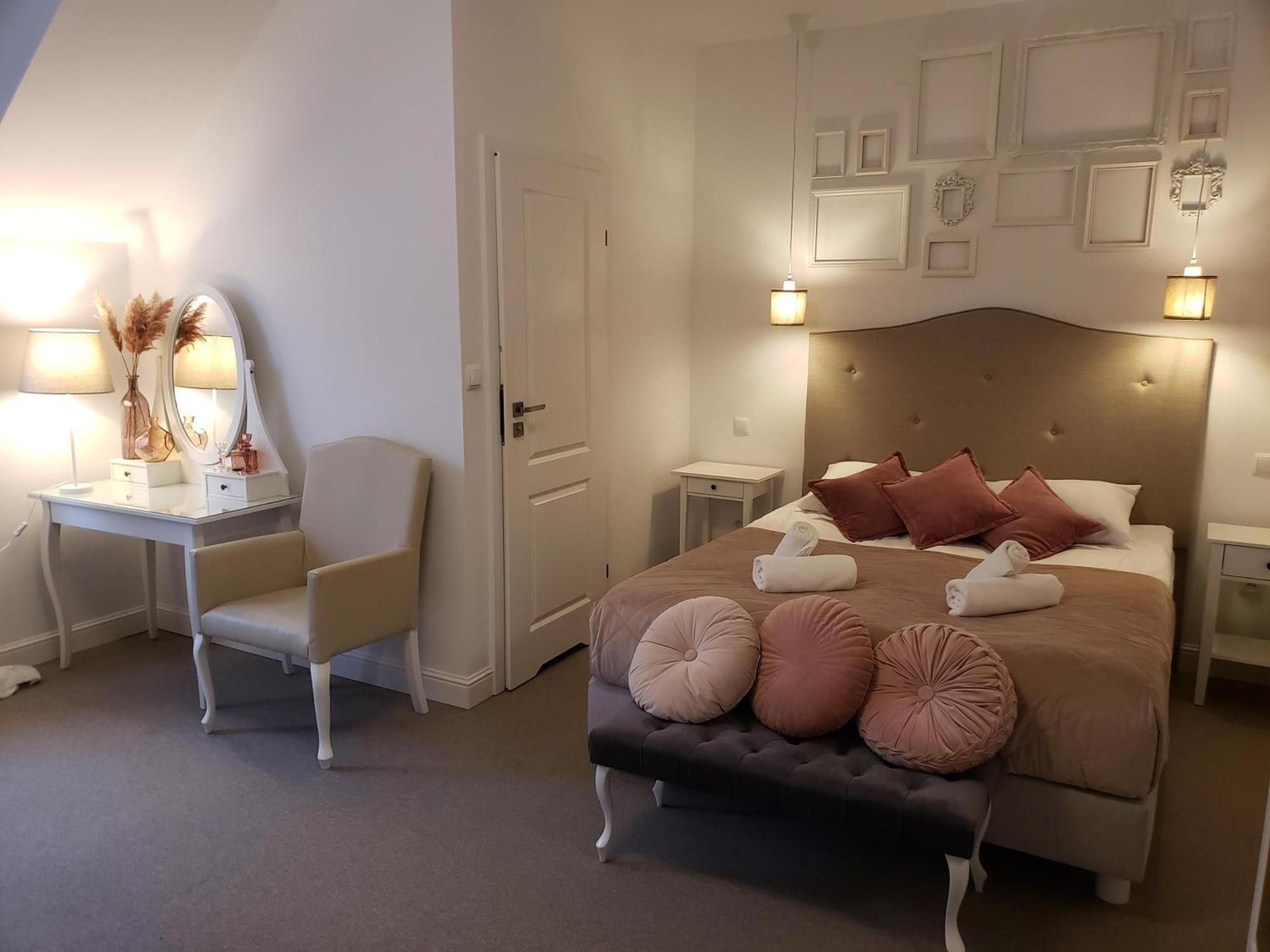Dwor 3* Konstancin-Jeziorna